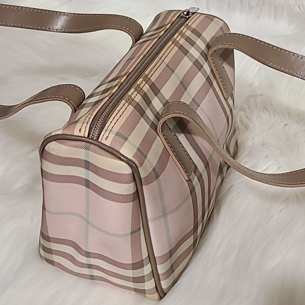 💯 Authentic Burberry Handbag 🍀 - Picture 8 of 12